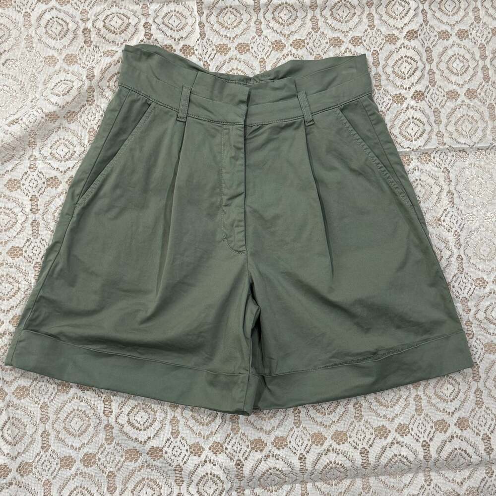 Baum Und Pferdgarten Green Norah Shorts Elevated Basic Quiet Luxury Preppy 36